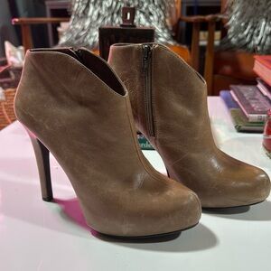 Jessica Simpson camel leather booties size 8M never worn
